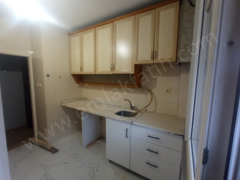 Kocamustafapaşa Kiralık Daire 25 Yıllık Genç 2+1 ( ESKİ PORTFÖY )