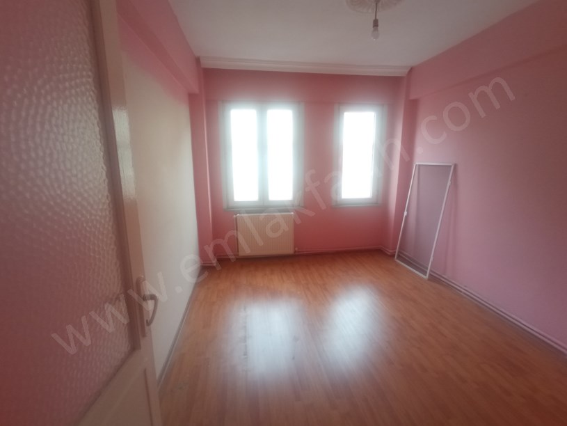 Kocamustafapaşa Kiralık Daire 25 Yıllık Genç 2+1 ( ESKİ PORTFÖY )