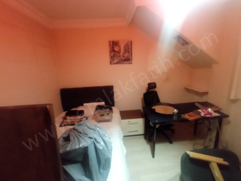 Kocamustafapaşa Meydan Yanı Genç Binada 2+1 ( ESKİ PORTFÖY )