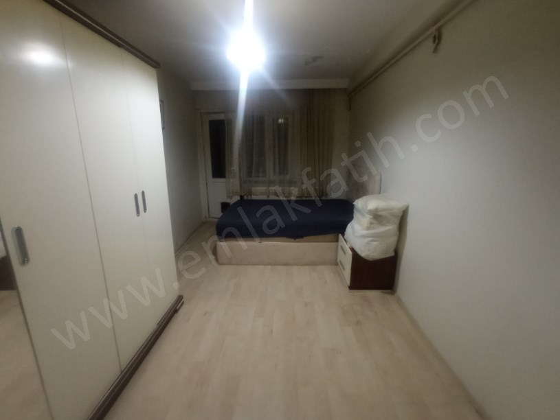 Kocamustafapaşa Meydan Yanı Genç Binada 2+1 ( ESKİ PORTFÖY )