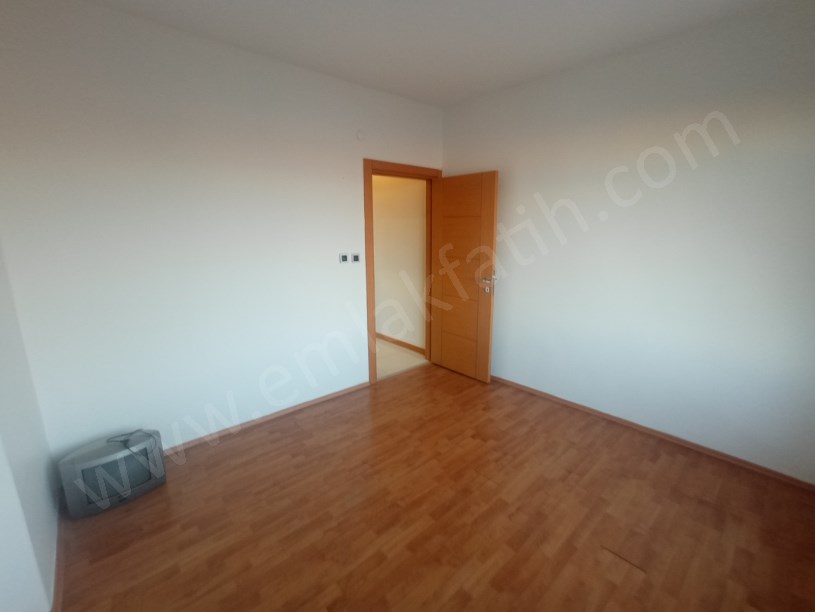 Kocamustafapaşa Kiralık 3+1 Daire Full Yapılı Temiz 4.kat