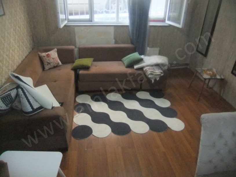 Kocamustafapaşa Meydan Yanı Kombili Eşyalı 1+1 Yarı Bodrum