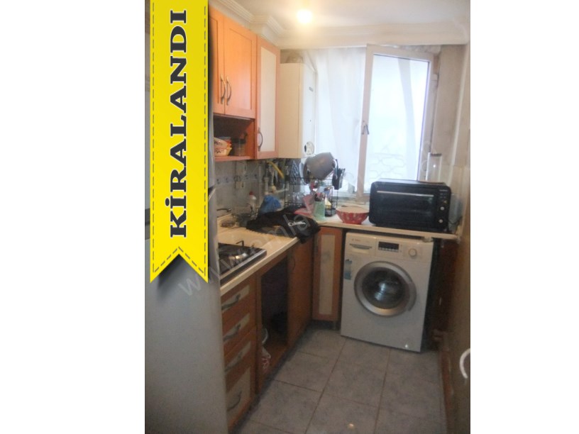 Kocamustafapaşa Meydan Yanı Kombili Eşyalı 1+1 Yarı Bodrum