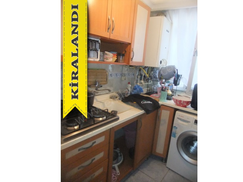 Kocamustafapaşa Meydan Yanı Kombili Eşyalı 1+1 Yarı Bodrum