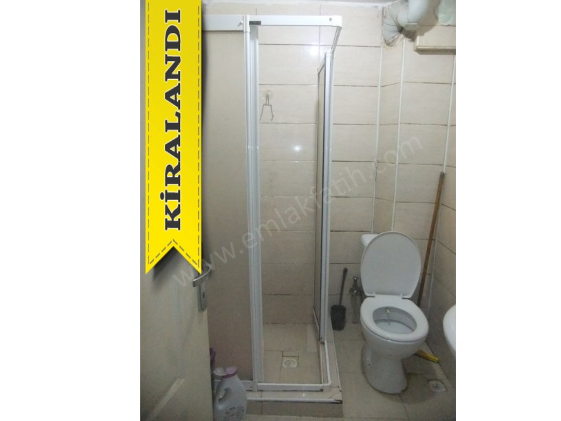 Kocamustafapaşa Meydan Yanı Kombili Eşyalı 1+1 Yarı Bodrum
