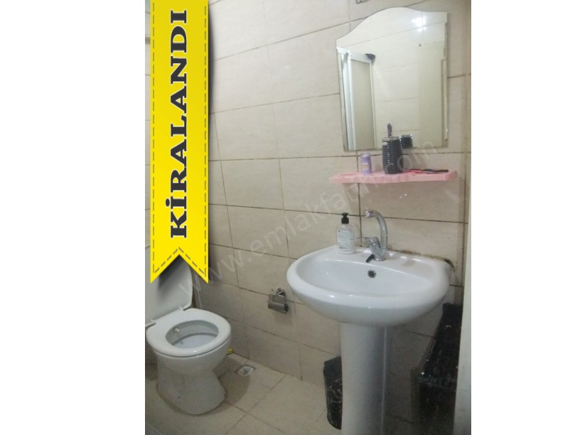 Kocamustafapaşa Meydan Yanı Kombili Eşyalı 1+1 Yarı Bodrum