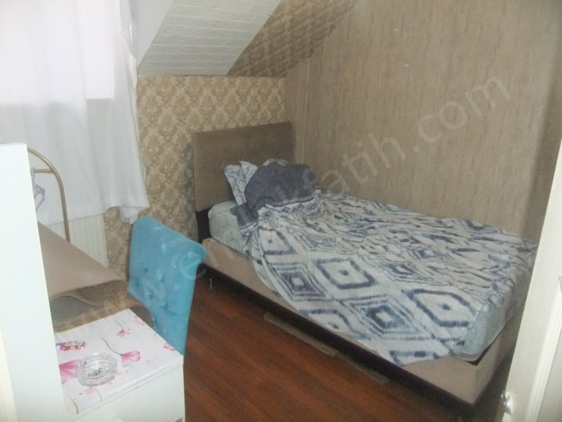 Kocamustafapaşa Meydan Yanı Kombili Eşyalı 1+1 Yarı Bodrum