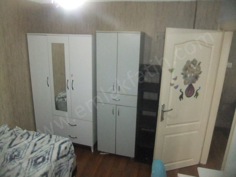 Kocamustafapaşa Meydan Yanı Kombili Eşyalı 1+1 Yarı Bodrum