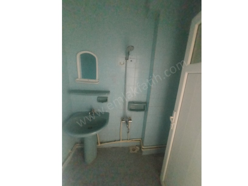 Kocamustafapaşa İzci Türk Sokak Kiralık 2+1 Daire 3.kat