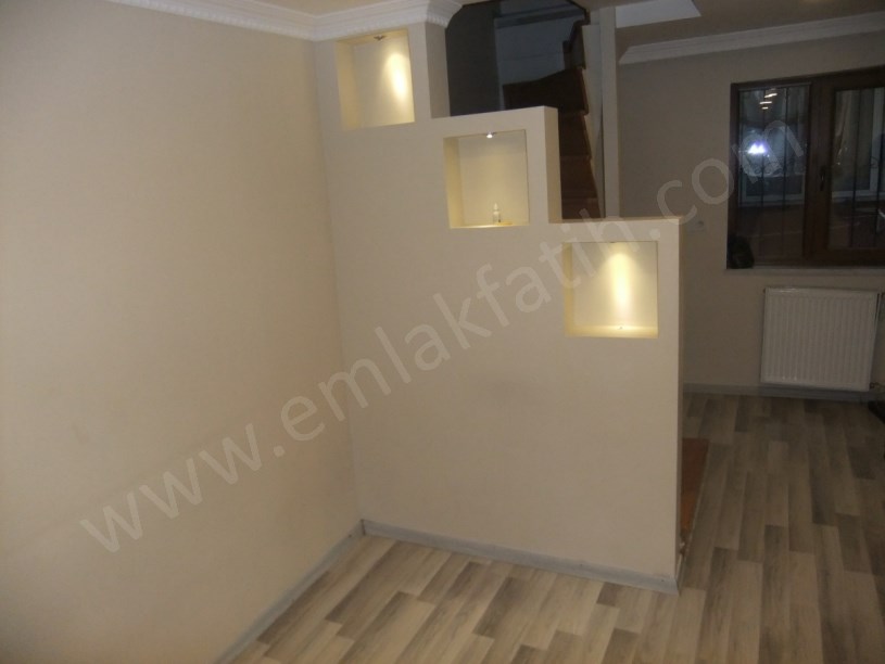 K.M.PAŞA DEMİRCİ OSMAN SOKAKTA 4 KATLI MÜSTAKİL EV ( ESKİ PORTFÖY )