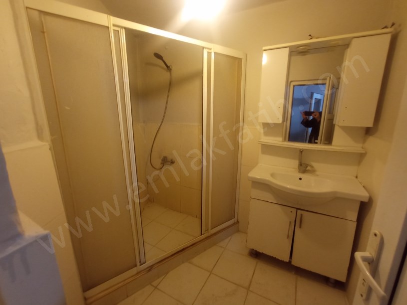 Kocamustafapaşa Balta Sokak Kiralık 2+1 Daire Full Yapılı Yarı Bodrum