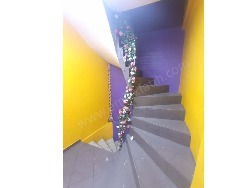 FATİH EMLAKTAN ANA CADDE ÜZERİ 4 KATLI FIRSAT DÜKKAN