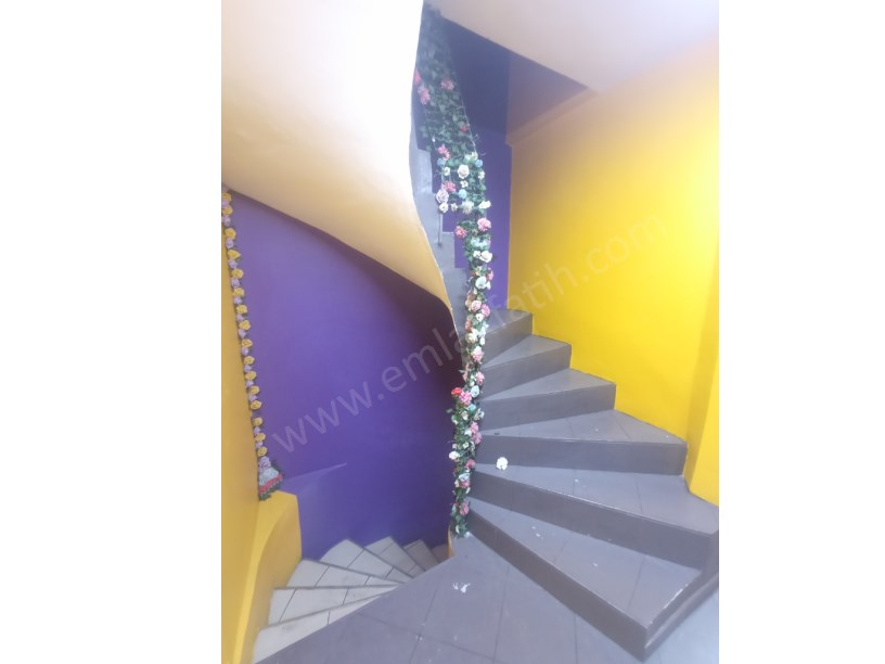 FATİH EMLAKTAN ANA CADDE ÜZERİ 4 KATLI FIRSAT DÜKKAN