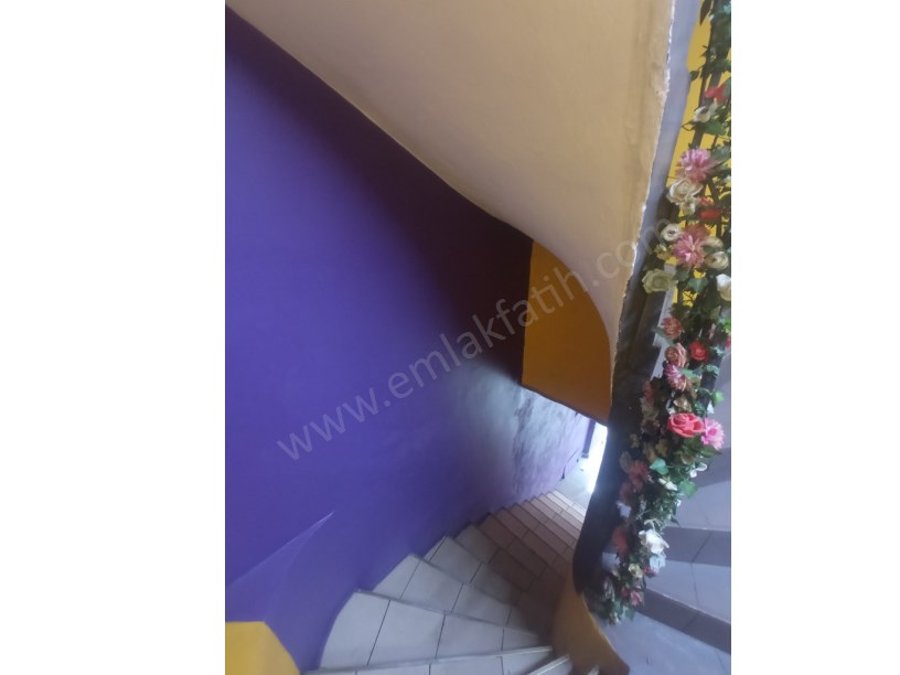 FATİH EMLAKTAN ANA CADDE ÜZERİ 4 KATLI FIRSAT DÜKKAN