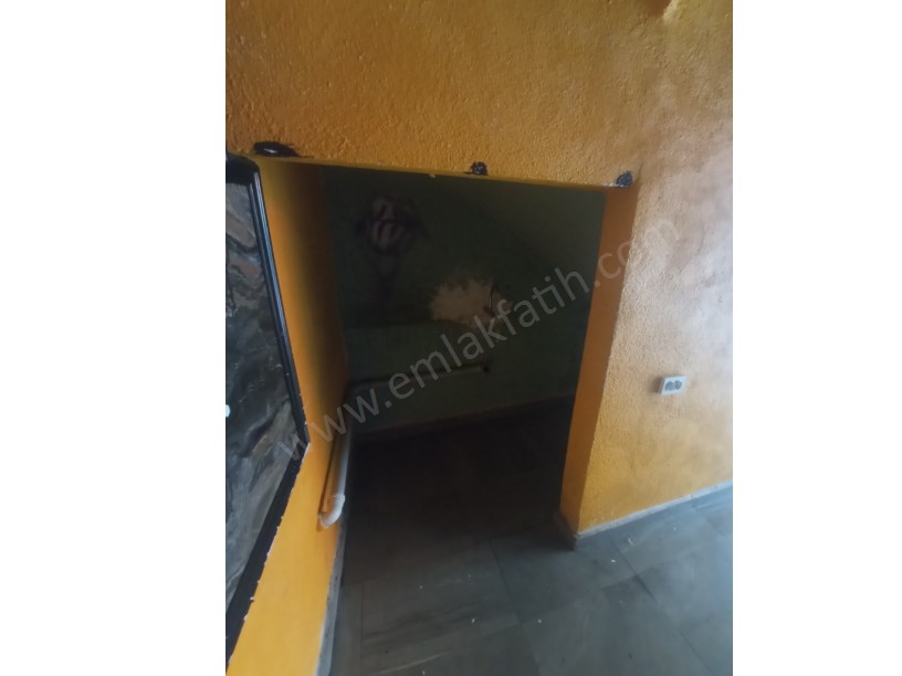 FATİH EMLAKTAN ANA CADDE ÜZERİ 4 KATLI FIRSAT DÜKKAN