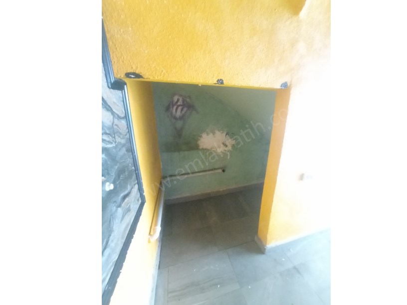 FATİH EMLAKTAN ANA CADDE ÜZERİ 4 KATLI FIRSAT DÜKKAN