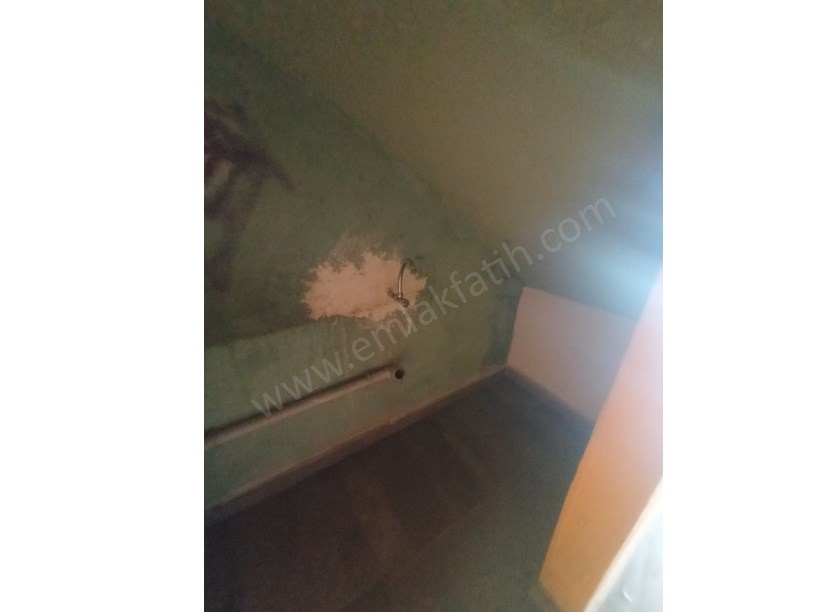 FATİH EMLAKTAN ANA CADDE ÜZERİ 4 KATLI FIRSAT DÜKKAN