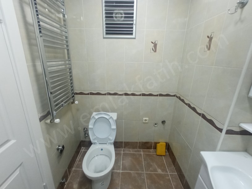 Kocamustafapaşa Genç Kiralık Daire 3+1  ( ESKİ PORTFÖY )