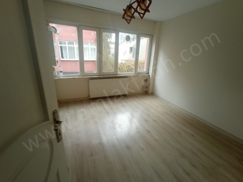 Kocamustafapaşa Merhaba Cad. Kiralık Daire 1,5+1 Temiz Çift Cepheli