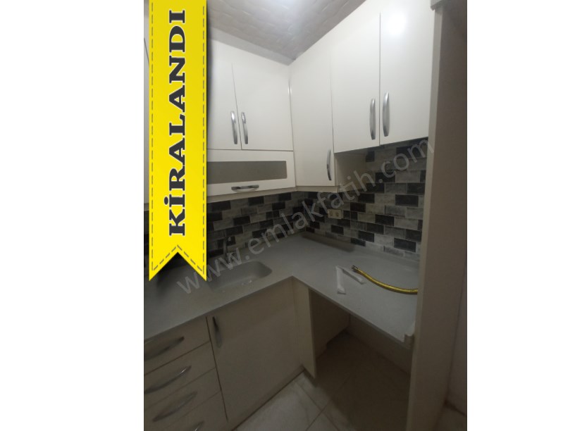 Kocamustafapaşa Merhaba Cad. Kiralık Daire 1,5+1 Temiz Çift Cepheli