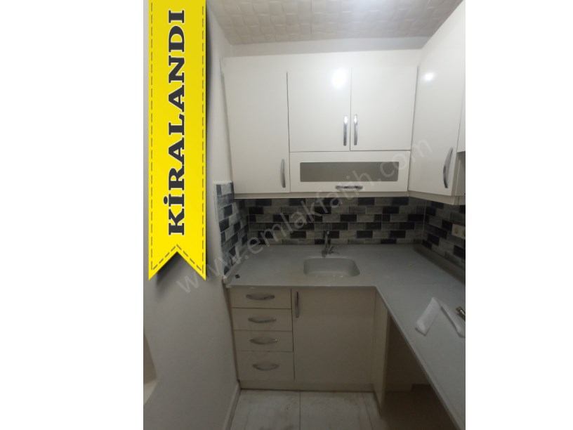 Kocamustafapaşa Merhaba Cad. Kiralık Daire 1,5+1  ( ESKİ PORTFÖY )