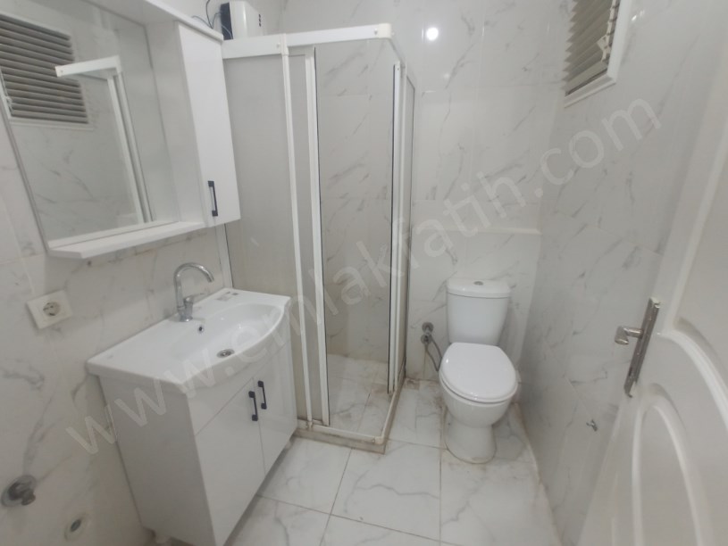 Kocamustafapaşa Merhaba Cad. Kiralık Daire 1,5+1 Temiz Çift Cepheli
