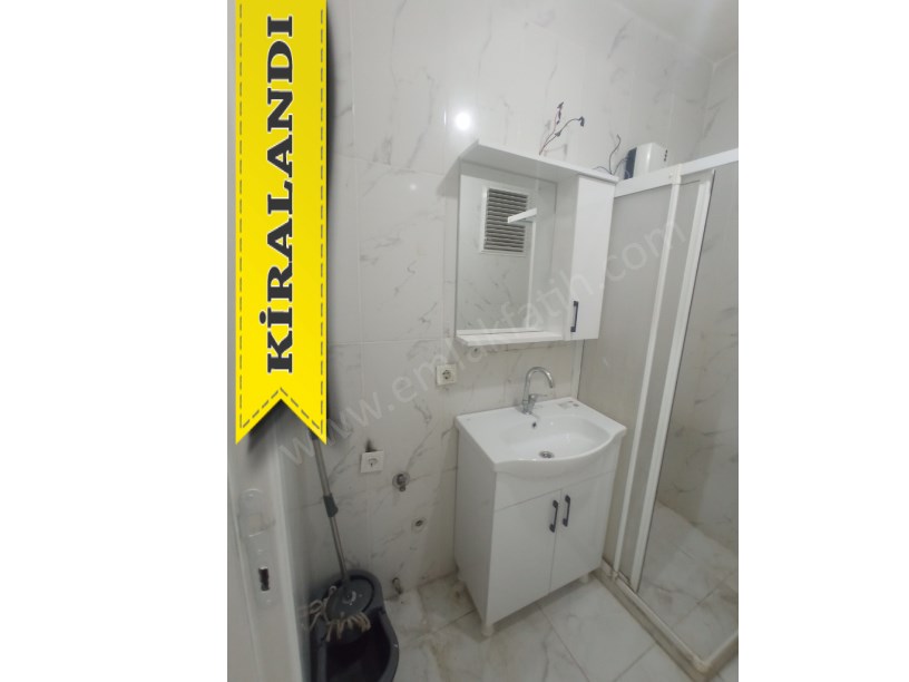 Kocamustafapaşa Merhaba Cad. Kiralık Daire 1,5+1 Temiz Çift Cepheli