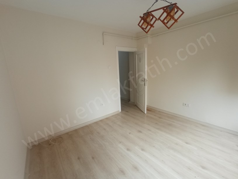 Kocamustafapaşa Merhaba Cad. Kiralık Daire 1,5+1 Temiz Çift Cepheli