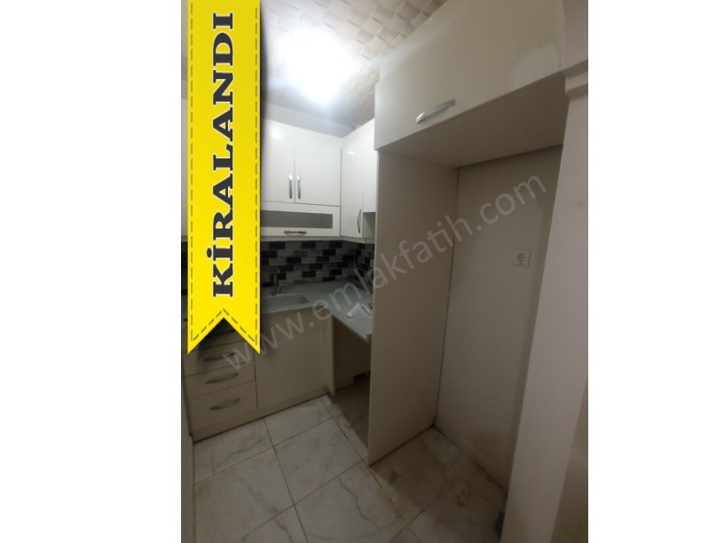 Kocamustafapaşa Merhaba Cad. Kiralık Daire 1,5+1 Temiz Çift Cepheli