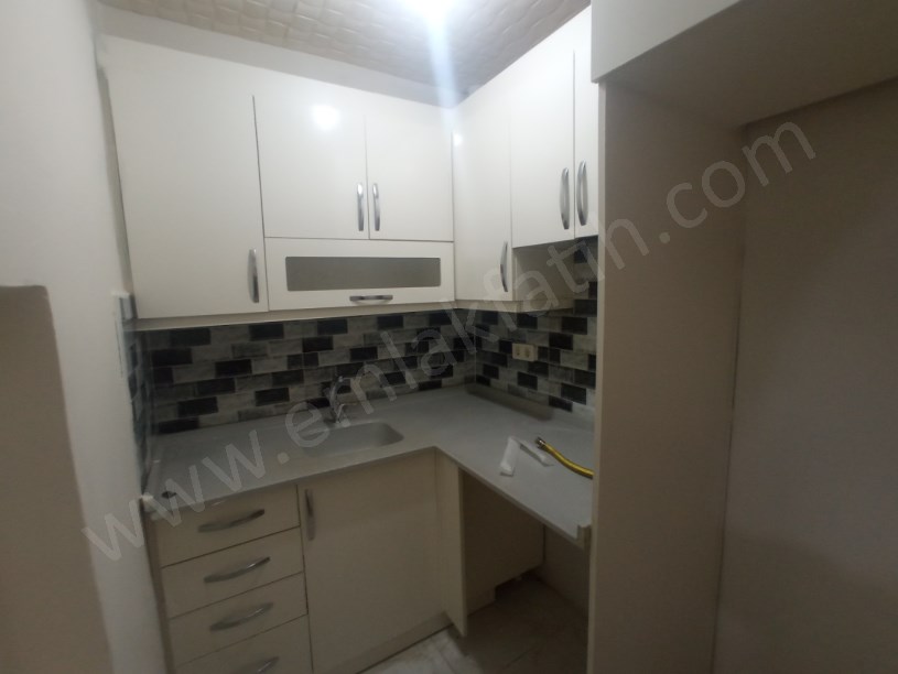 Kocamustafapaşa Merhaba Cad. Kiralık Daire 1,5+1  ( ESKİ PORTFÖY )