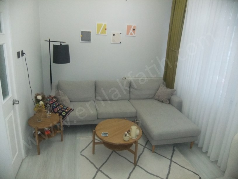 Kocamustafapaşa Şırlağan Sk. Satılık Daire Çift Cepheli Kombili