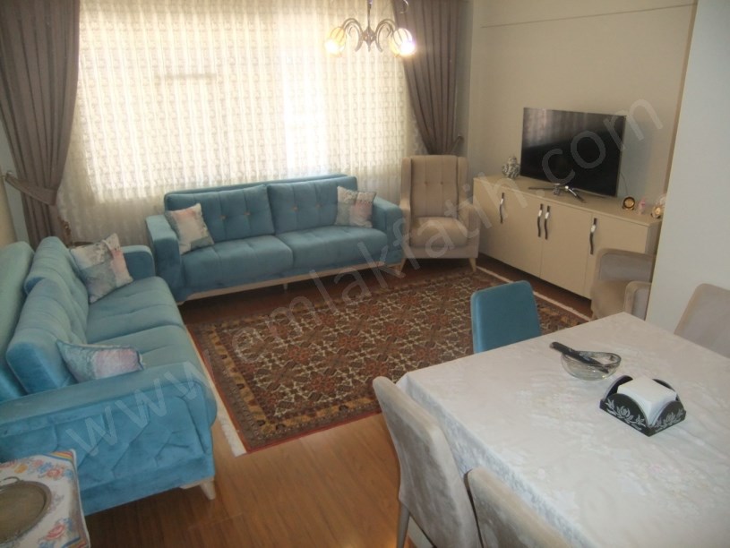 Kocamustafapaşa Melikşah Sk. Satılık Daire Çift Cepheli Kombili