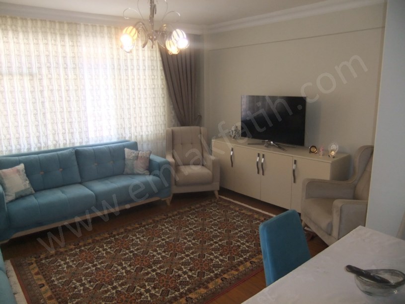 Kocamustafapaşa Melikşah Sk. Satılık Daire Çift Cepheli Kombili