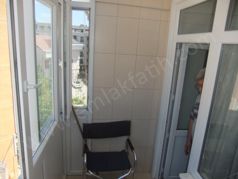 Kocamustafapaşa Melikşah Sk. Satılık Daire Çift Cepheli Kombili