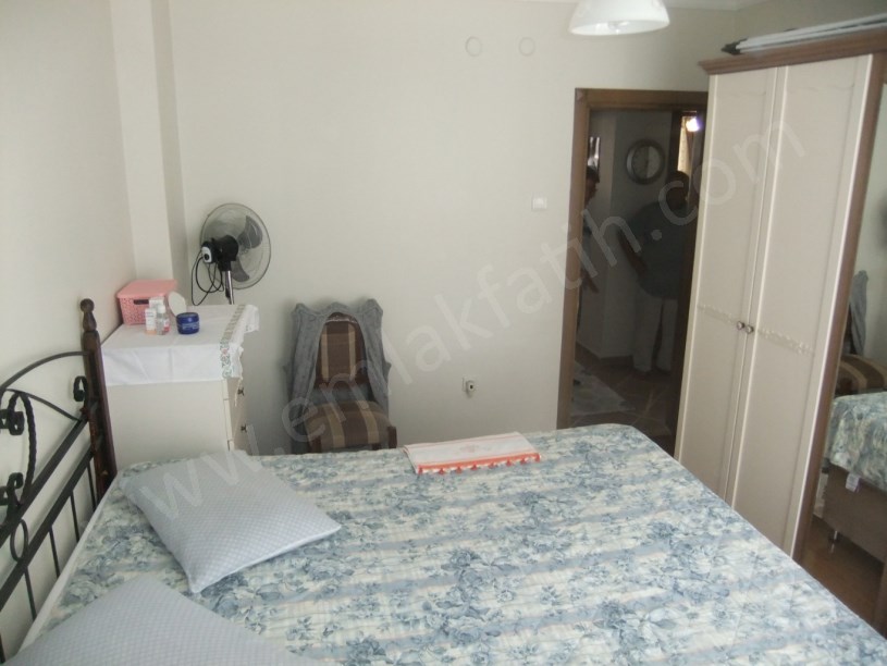 Kocamustafapaşa Melikşah Sk. Satılık Daire Çift Cepheli Kombili