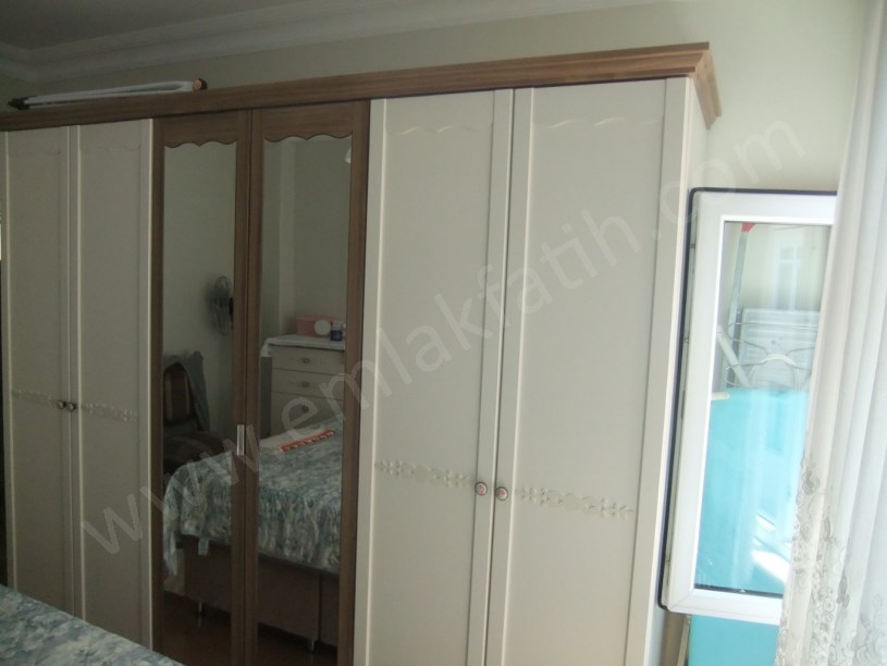 Kocamustafapaşa Melikşah Sk. Satılık Daire Çift Cepheli Kombili