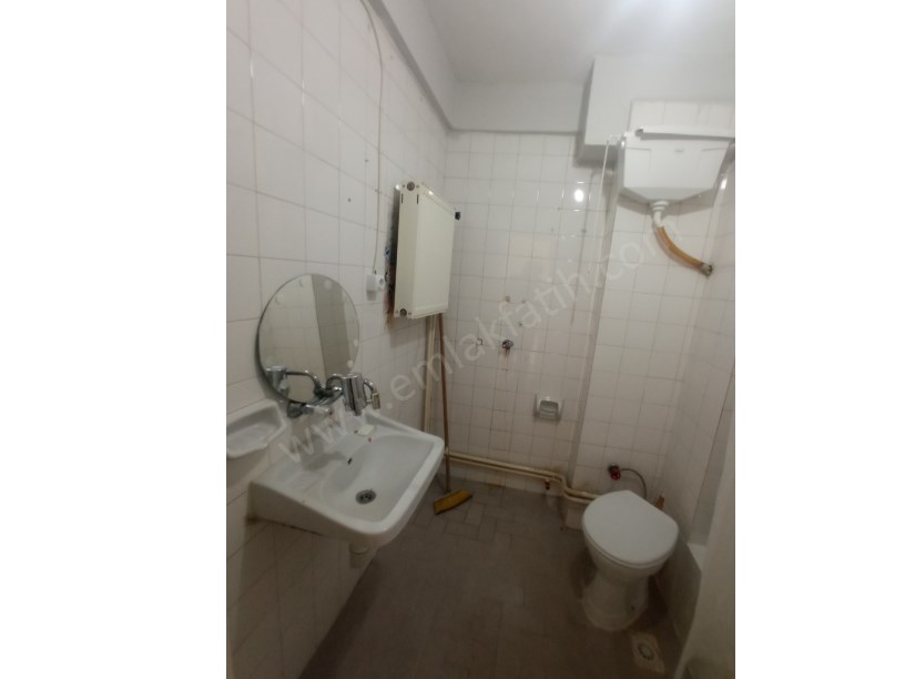 Kocamustafapaşa Kiralık Daire 3+1 Meydana Çok Yakın
