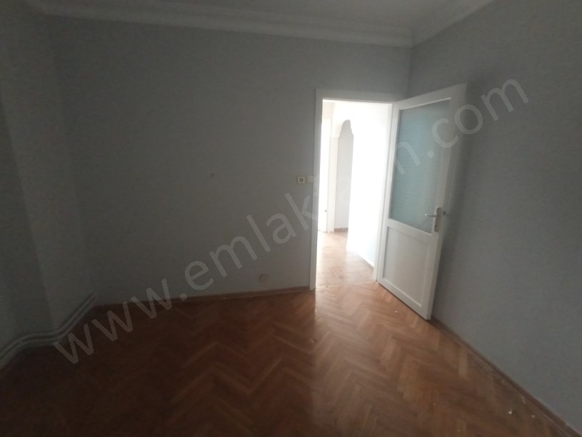 Kocamustafapaşa Kiralık Daire 3+1 Meydana Çok Yakın
