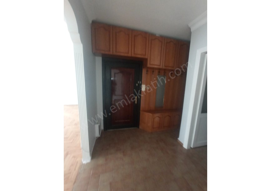 Kocamustafapaşa Kiralık Daire 3+1 Meydana Çok Yakın