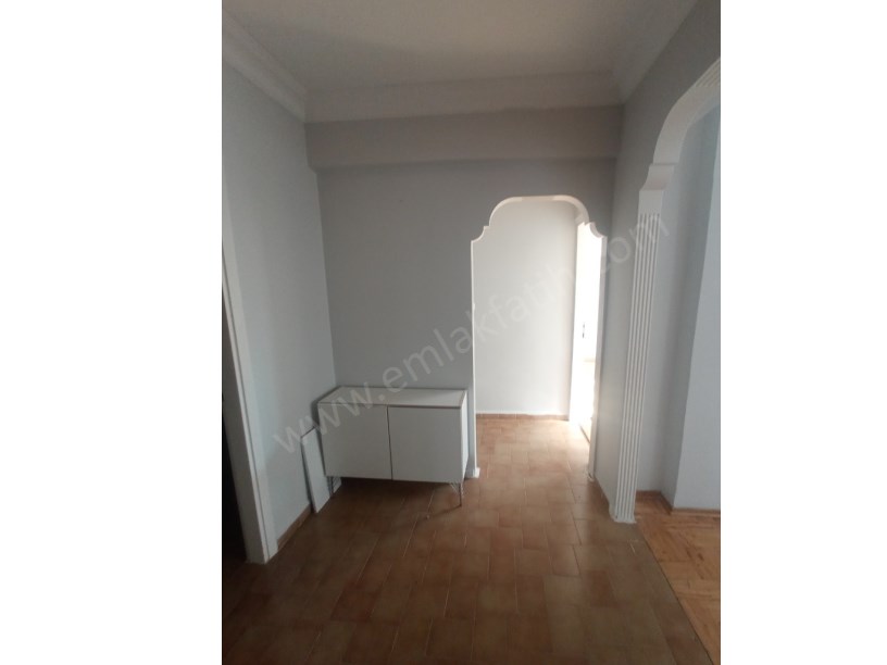 Kocamustafapaşa Kiralık Daire 3+1 Meydana Çok Yakın