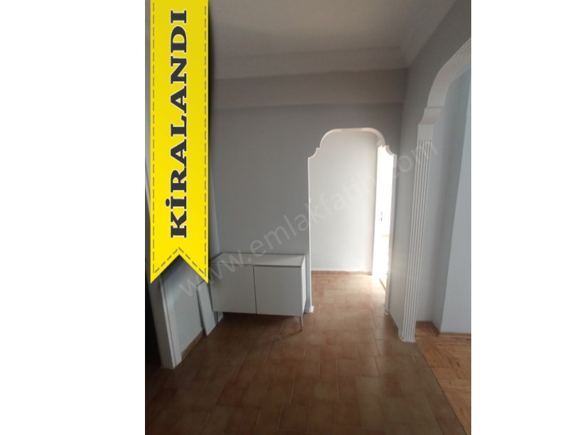 Kocamustafapaşa Kiralık Daire 3+1 Meydana Çok Yakın
