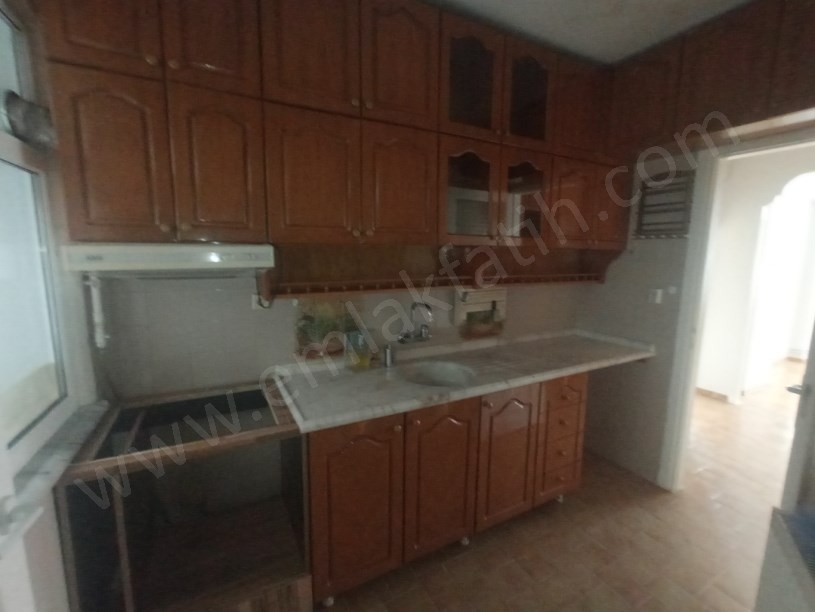 Kocamustafapaşa Kiralık Daire 3+1 Meydana Çok Yakın