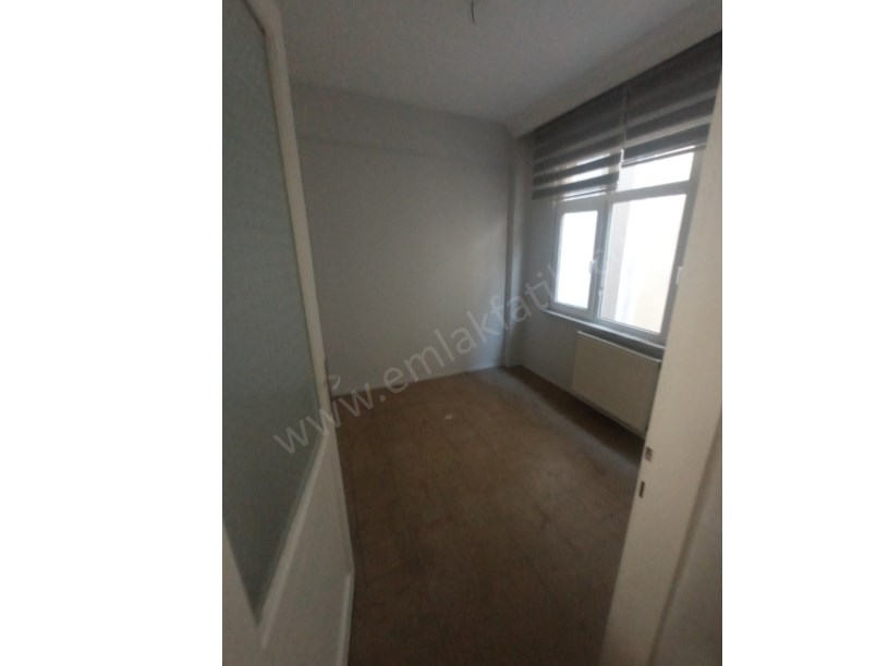 Kocamustafapaşa Kiralık Daire 3+1 Meydana Çok Yakın