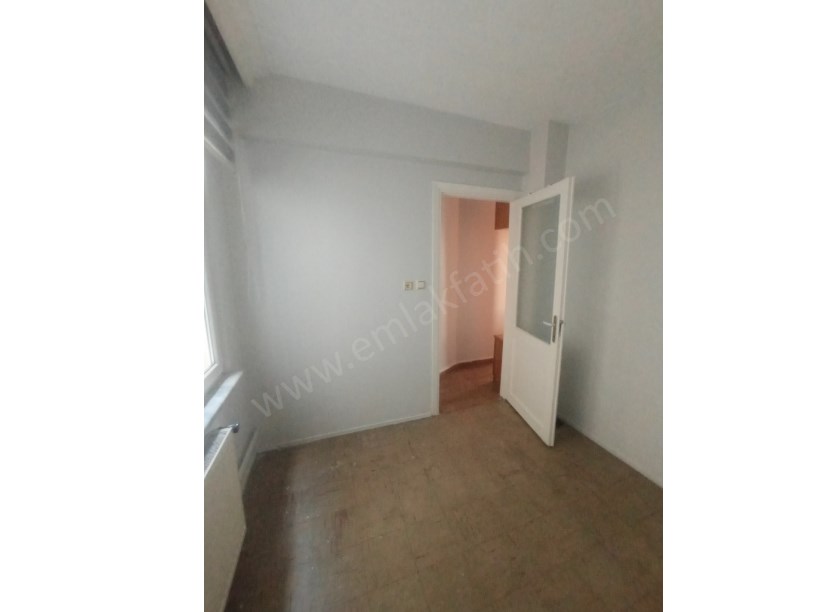 Kocamustafapaşa Kiralık Daire 3+1 Meydana Çok Yakın