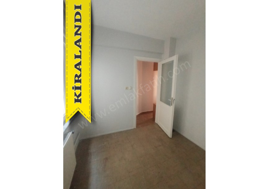 Kocamustafapaşa Kiralık Daire 3+1 Meydana Çok Yakın