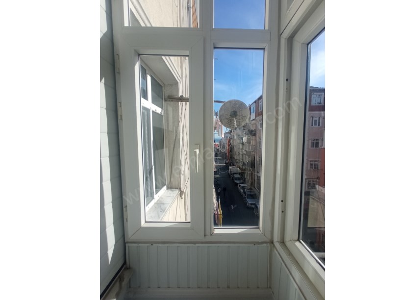 Kocamustafapaşa Kiralık Daire 3+1 Meydana Çok Yakın