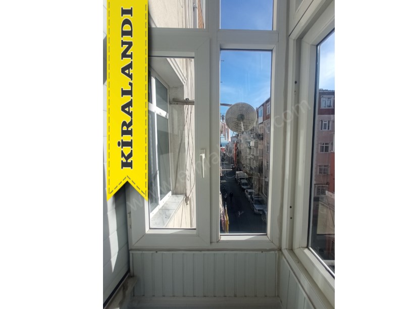 Kocamustafapaşa Kiralık Daire 3+1 Meydana Çok Yakın