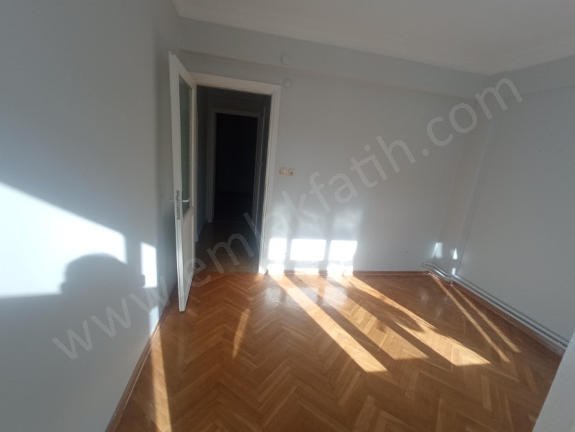 Kocamustafapaşa Kiralık Daire 3+1 Meydana Çok Yakın
