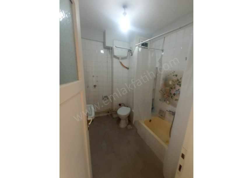 Kocamustafapaşa Kiralık Daire 3+1 Meydana Çok Yakın