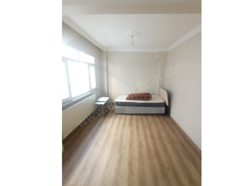 Kocamustafapaşa Milli Müdafaa Cad. Kiralık Daire 1+1 Temiz Çift Cepheli